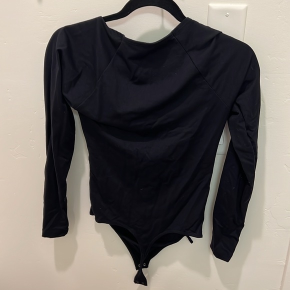 Long-Sleeve Seamless Fabric Cinched Front Bodysuit - Picture 4 of 4
